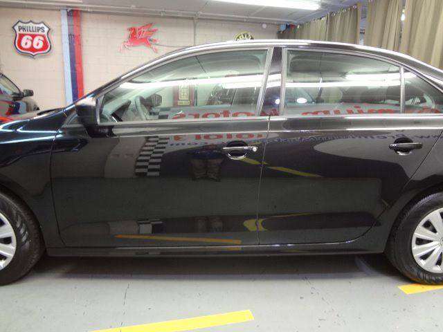 2011 Volkswagen Jetta 4dr Sedan 6A